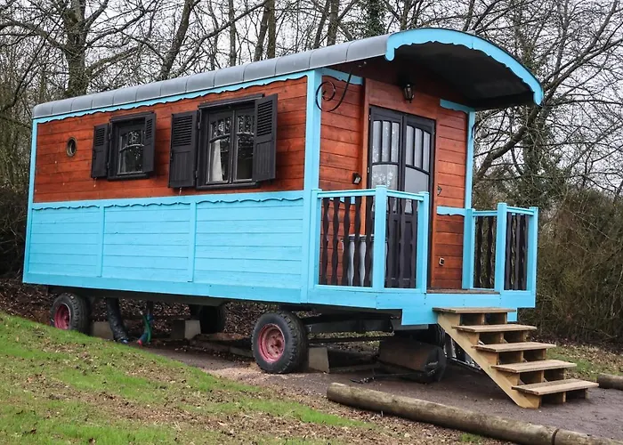 Le Domaine Des Droles De Dames Kır Evi Buding