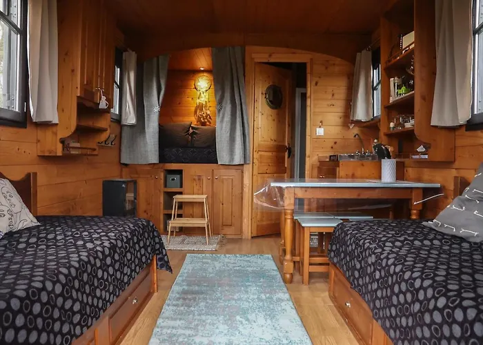 Le Domaine Des Droles De Dames Buding