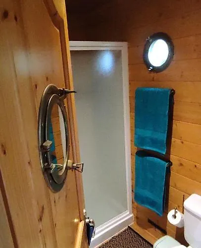 Le Domaine Des Droles De Dames Kır Evi