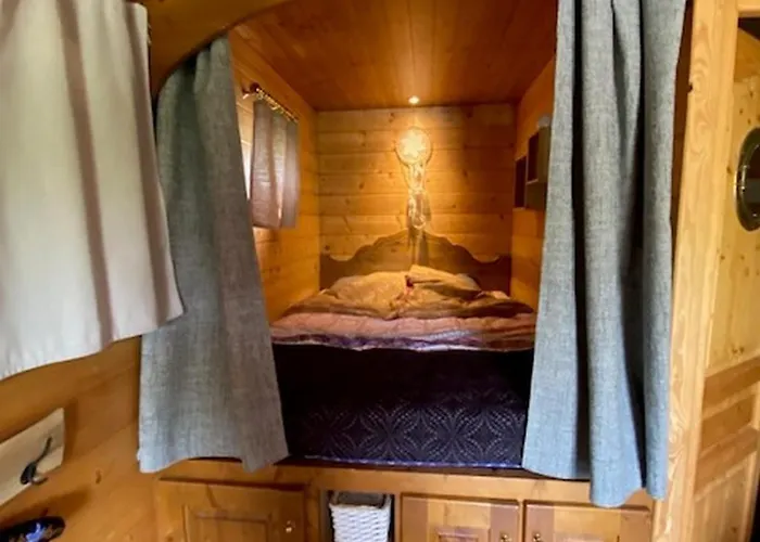 Le Domaine Des Droles De Dames Buding