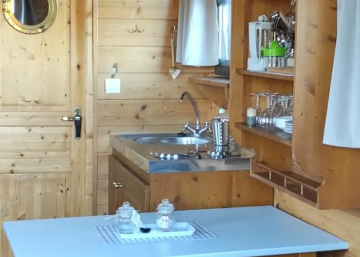 Le Domaine Des Droles De Dames Kır Evi Buding