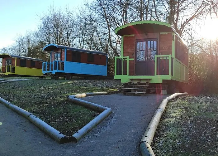 Le Domaine Des Droles De Dames Buding